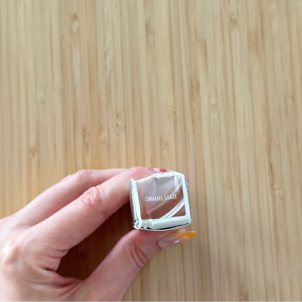 Buxom Power-Full Plumping Peptide Lip Tint - Caramel Glaze - Picture 2 of 3